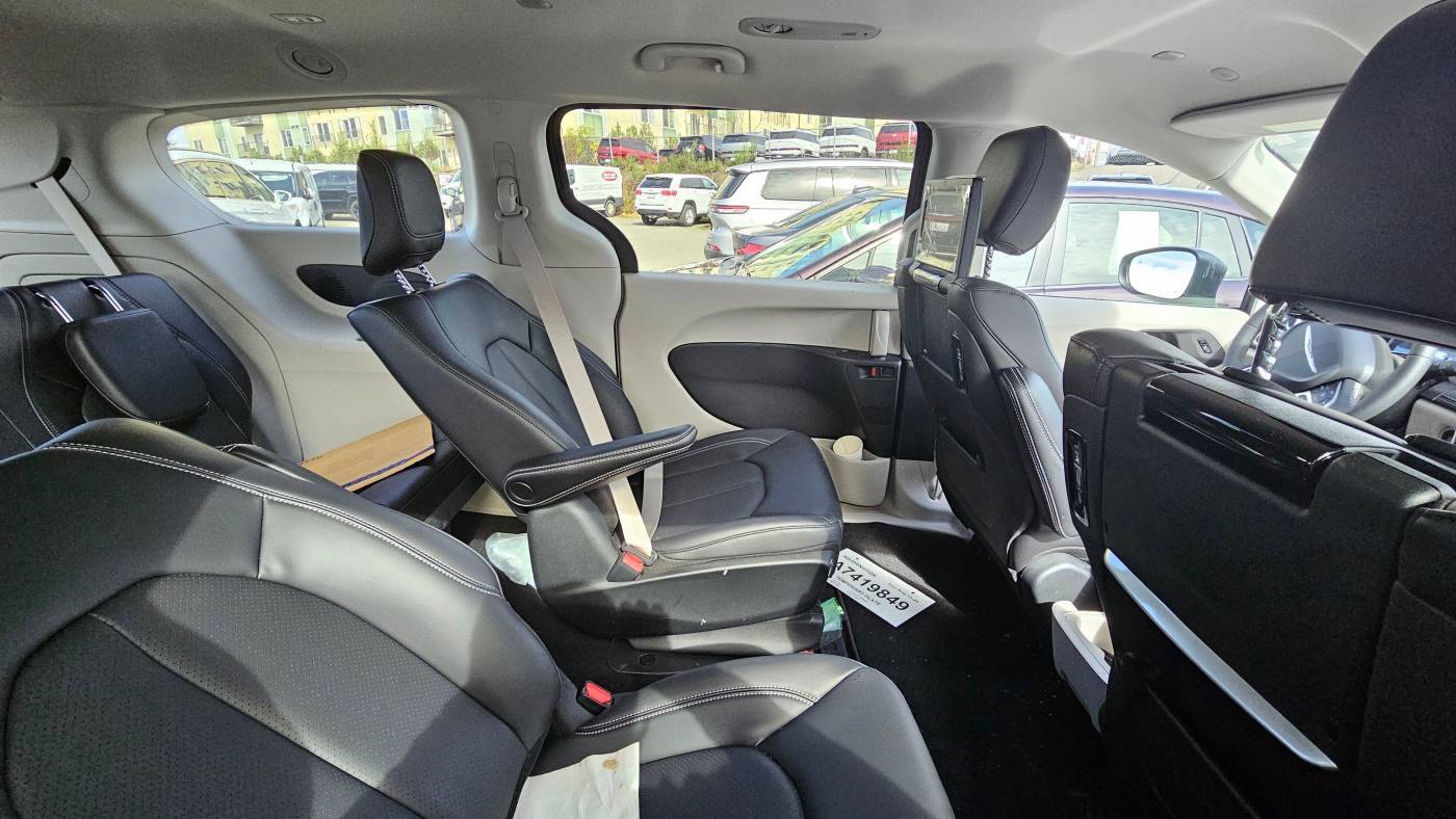 2023 Chrysler Pacifica 2C4RC1L73PR626946