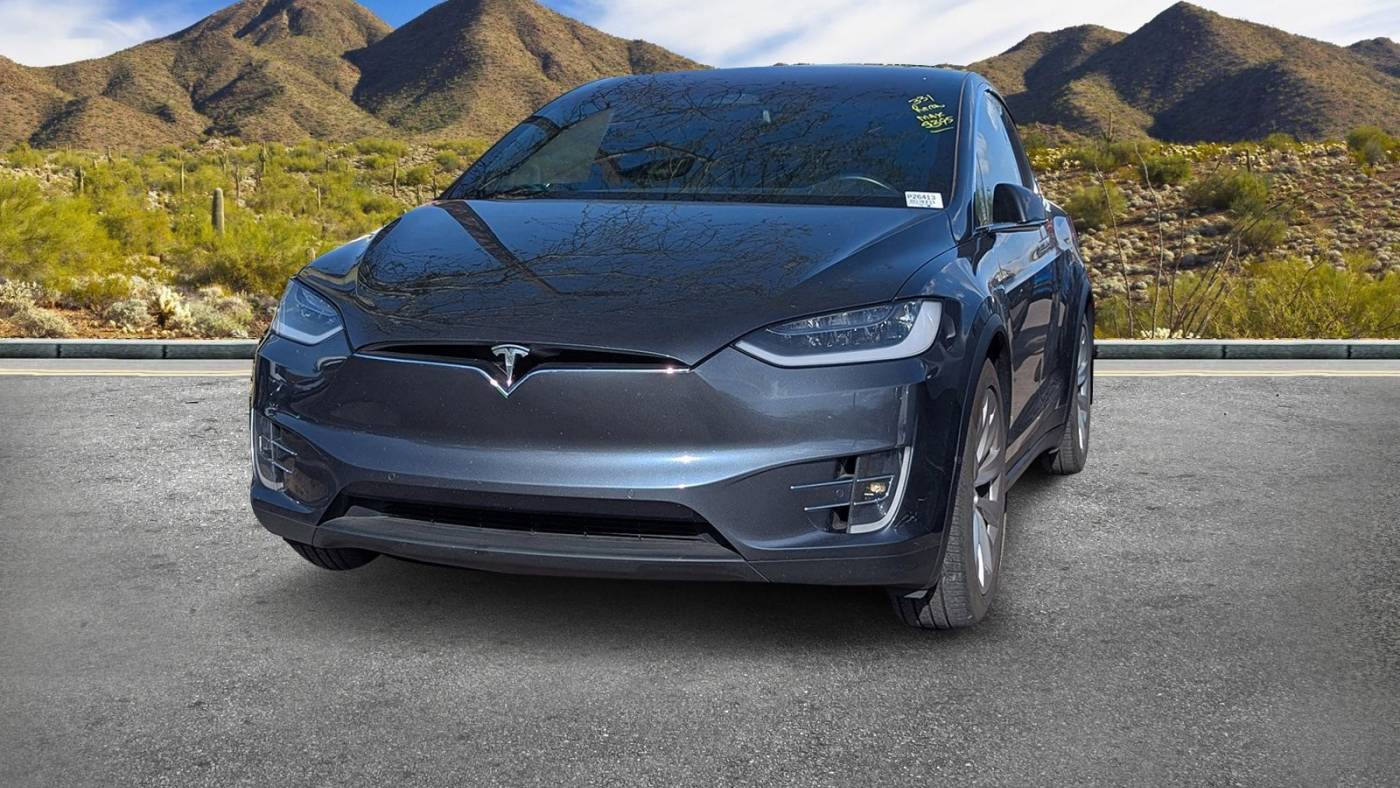 2018 Tesla Model X 5YJXCDE21JF090396