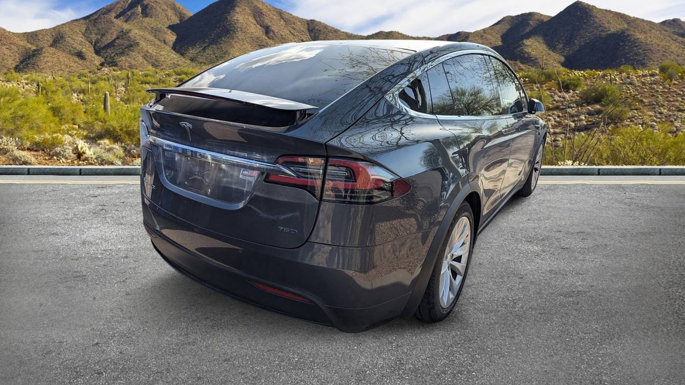 2018 Tesla Model X 5YJXCDE21JF090396