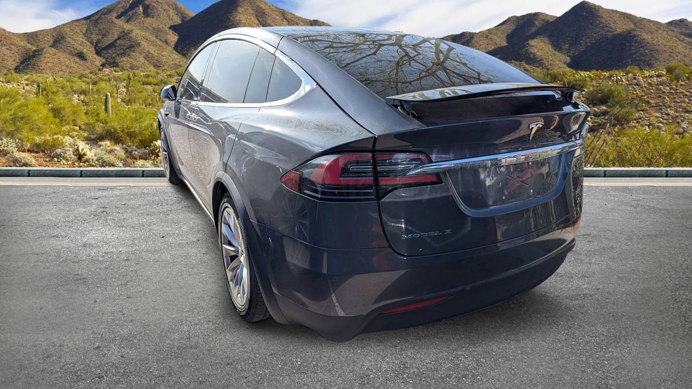 2018 Tesla Model X 5YJXCDE21JF090396