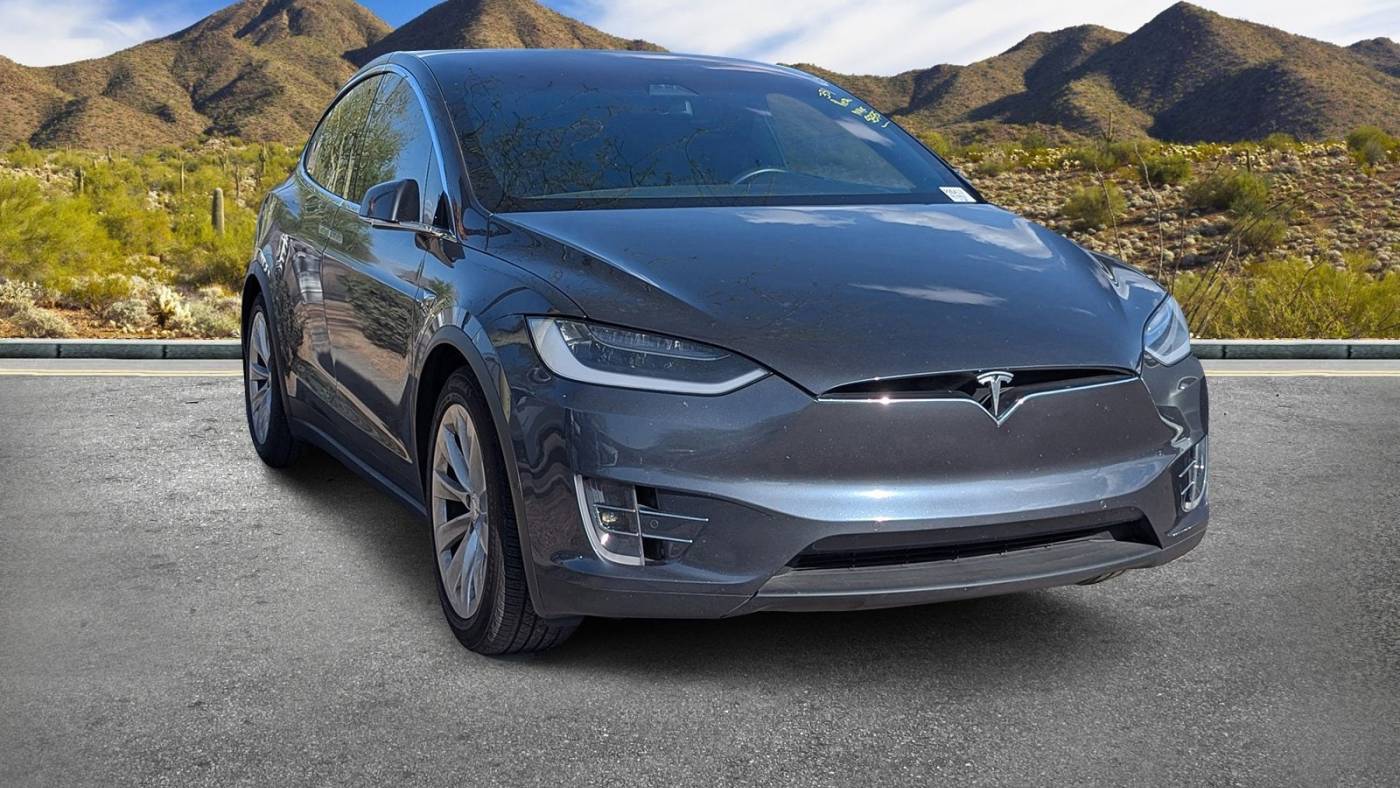2018 Tesla Model X 5YJXCDE21JF090396