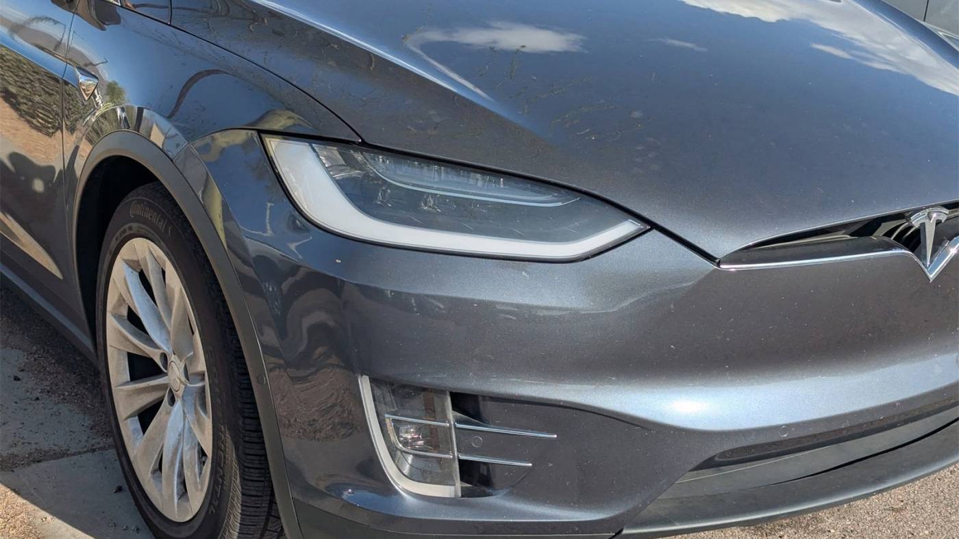 2018 Tesla Model X 5YJXCDE21JF090396