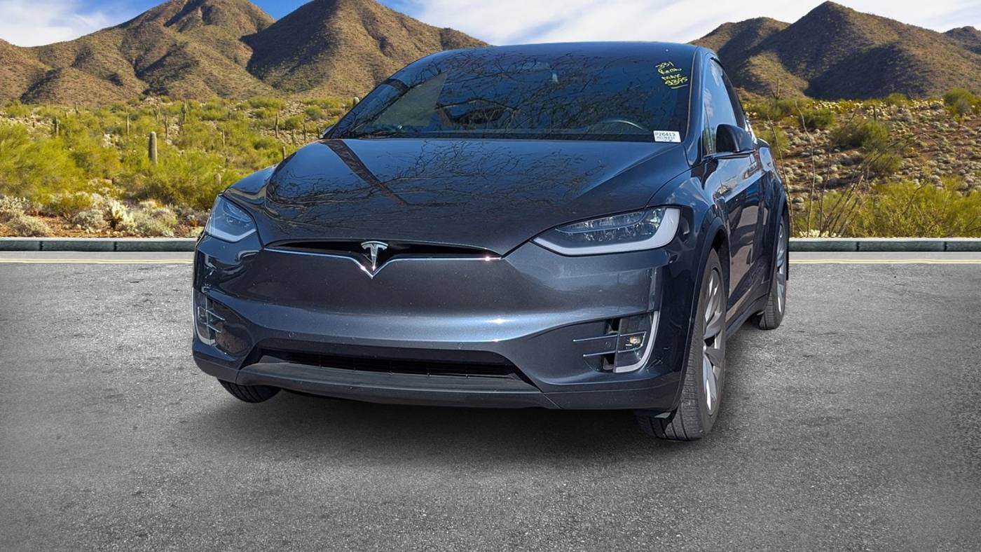 2018 Tesla Model X 5YJXCDE21JF090396