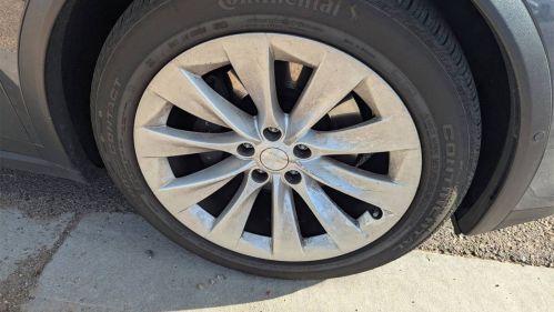 2018 Tesla Model X 5YJXCDE21JF090396