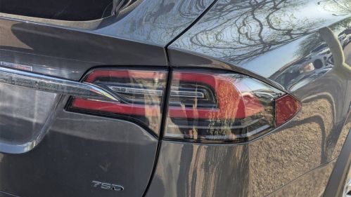 2018 Tesla Model X 5YJXCDE21JF090396