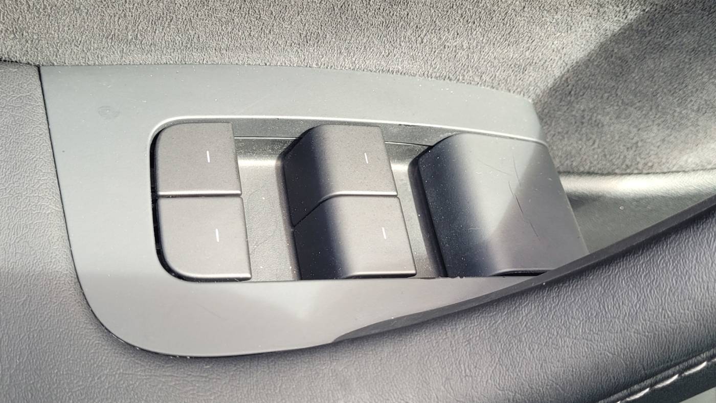 2021 Tesla Model Y 5YJYGDEE0MF185099