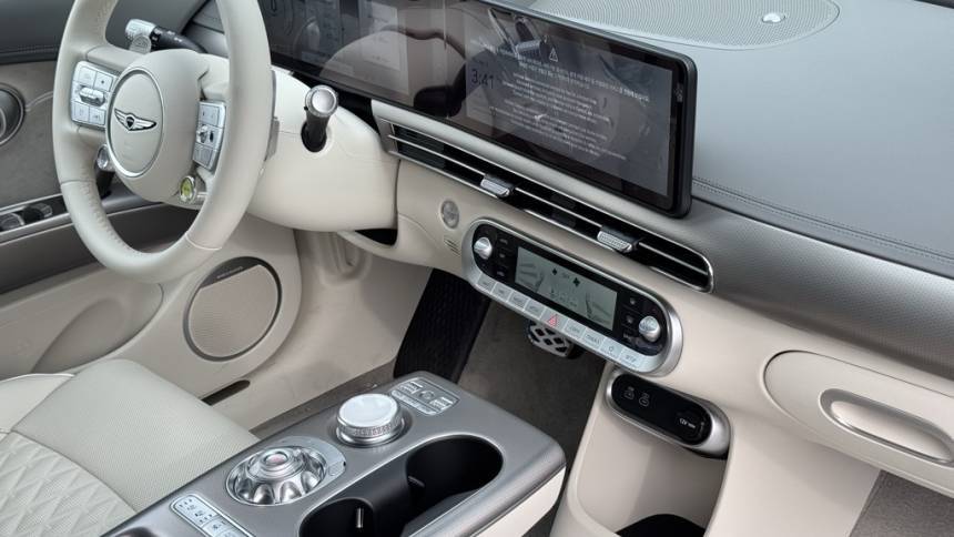 2025 Genesis GV60 KMUKEDSB0SU028051