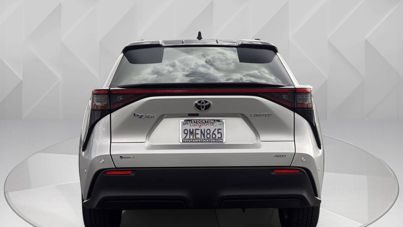 2024 Toyota bZ4X JTMABACA6RA049543