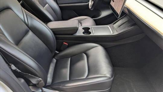 2022 Tesla Model Y 7SAYGDEE7NF321491