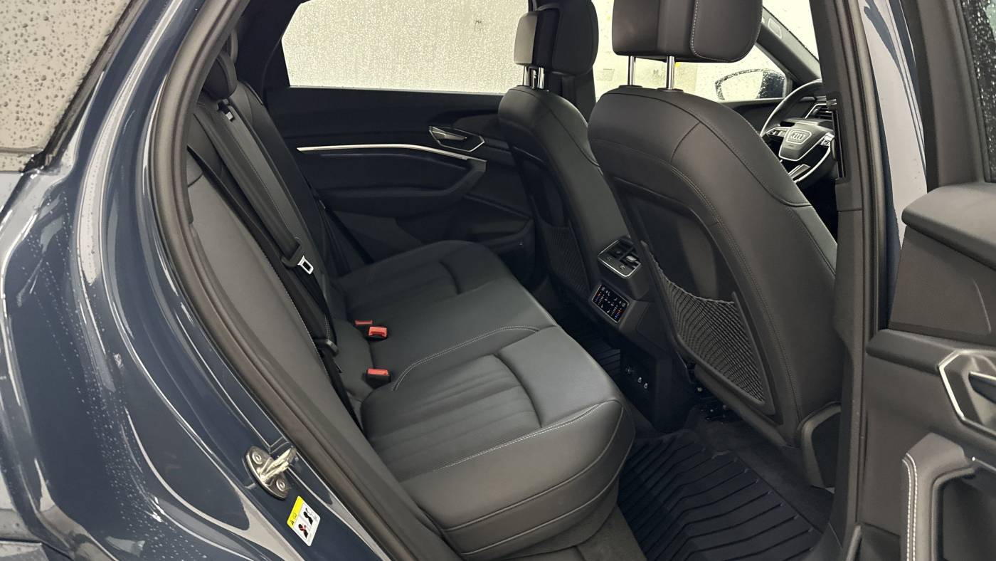 2024 Audi Q8 e-tron WA1CAAGE9RB045676