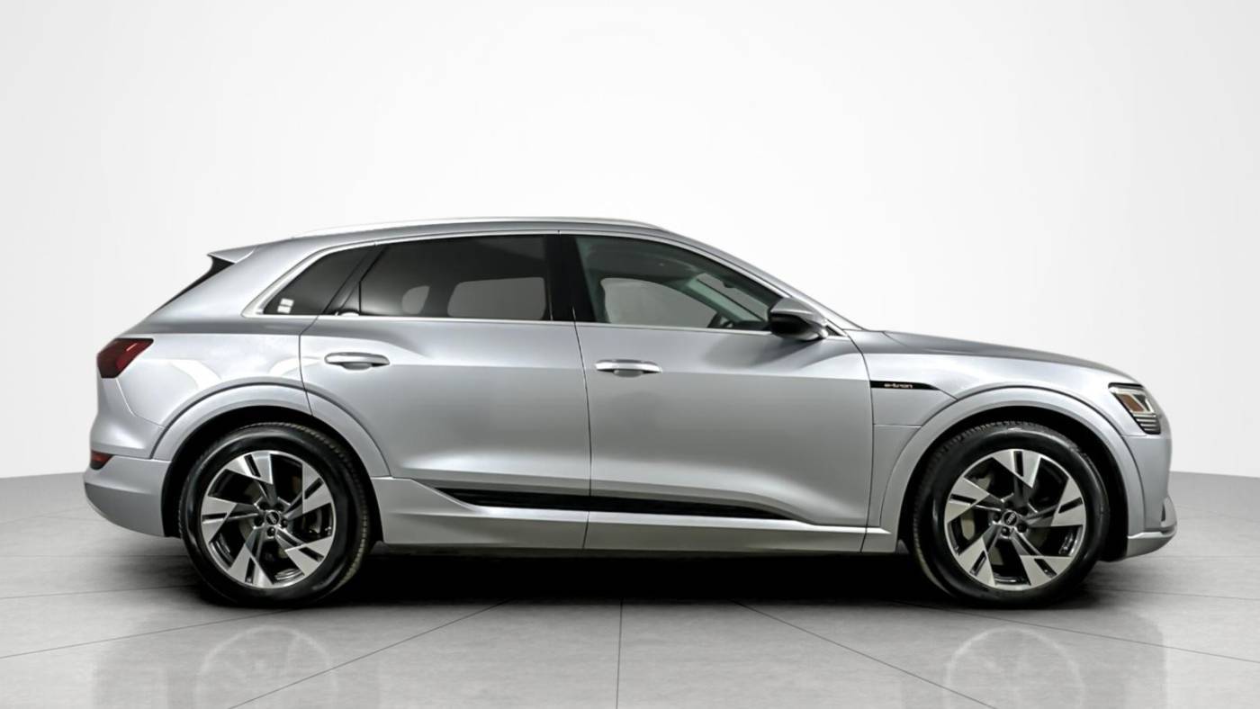 2022 Audi e-tron WA1AAAGE9NB022335