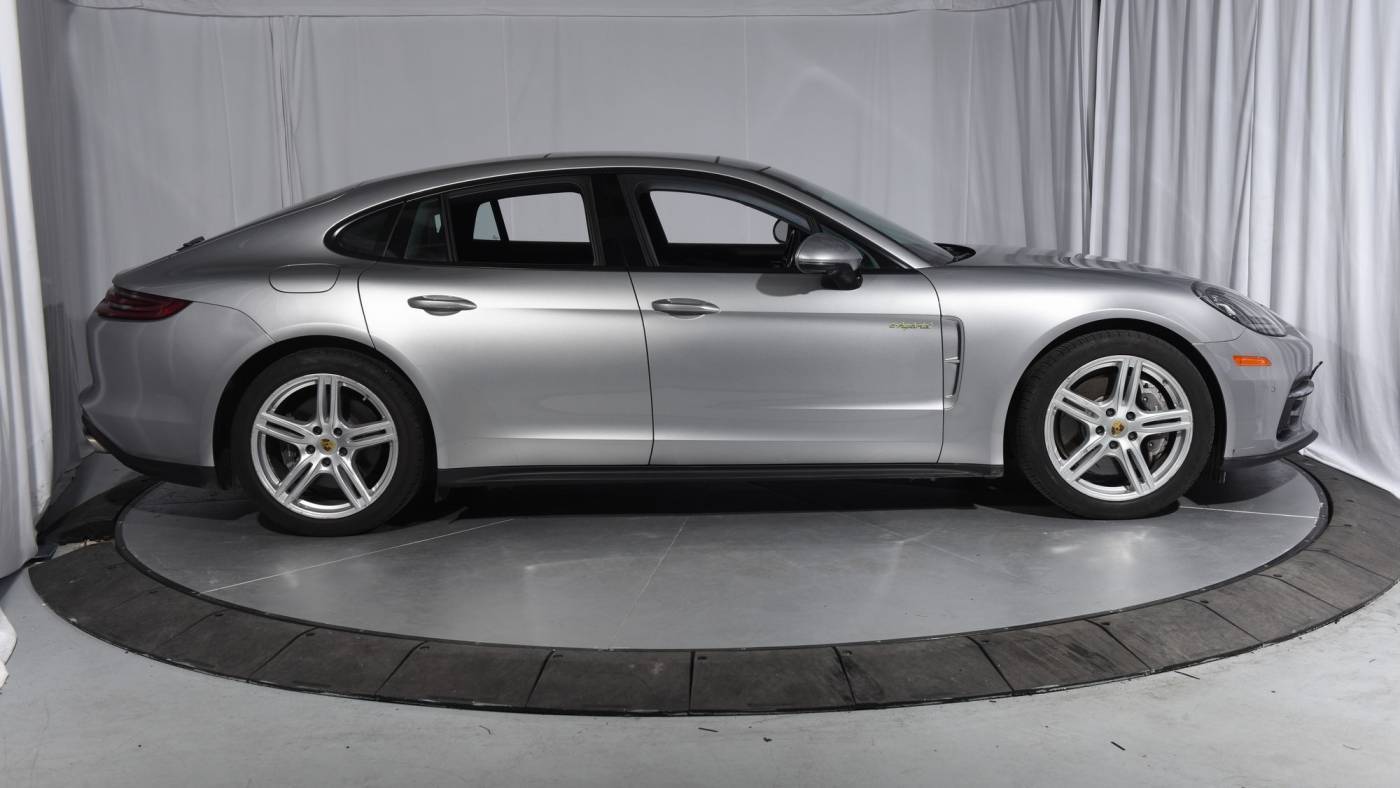 2018 Porsche Panamera WP0AE2A77JL127633