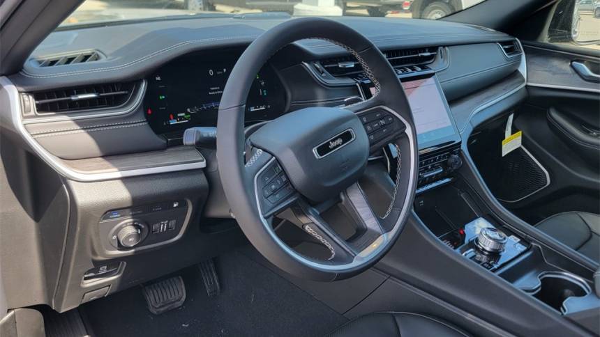 2025 Jeep Grand Cherokee 1C4RJYB67S8678446