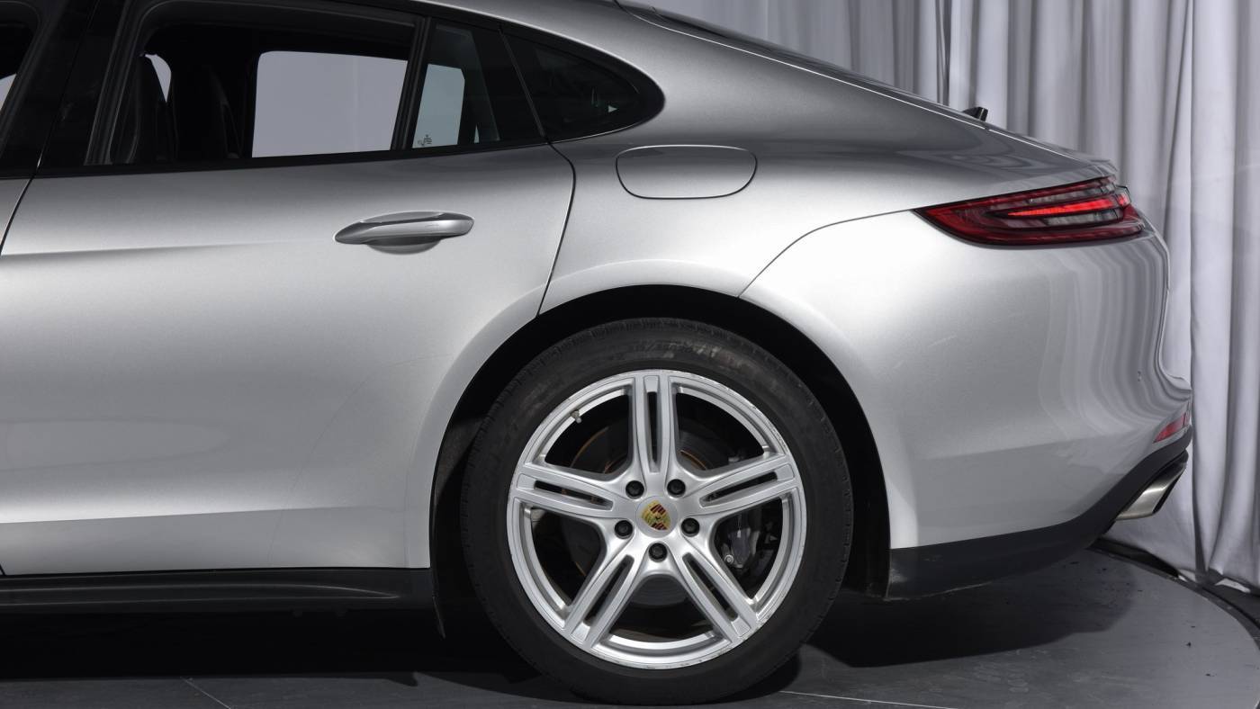 2018 Porsche Panamera WP0AE2A77JL127633