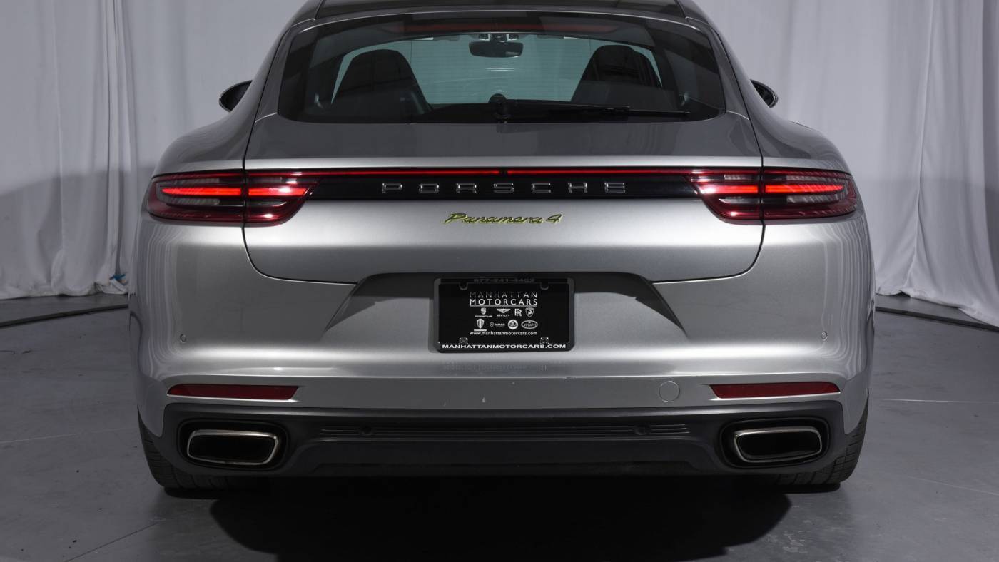 2018 Porsche Panamera WP0AE2A77JL127633