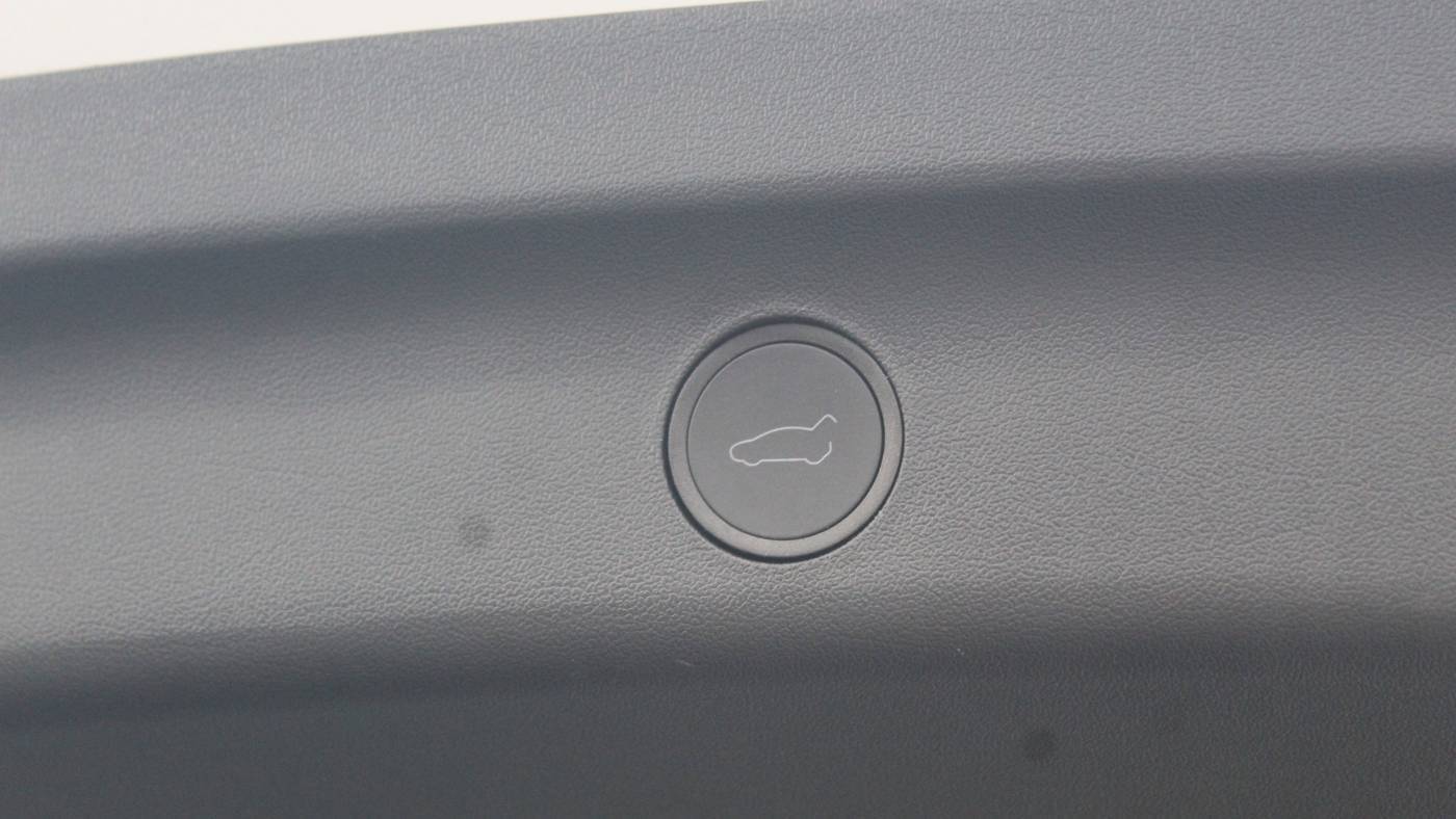 2024 Tesla Model Y 7SAYGAEE2RF177093