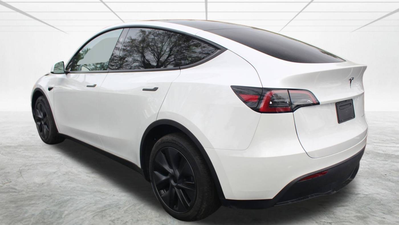 2024 Tesla Model Y 7SAYGAEE2RF177093