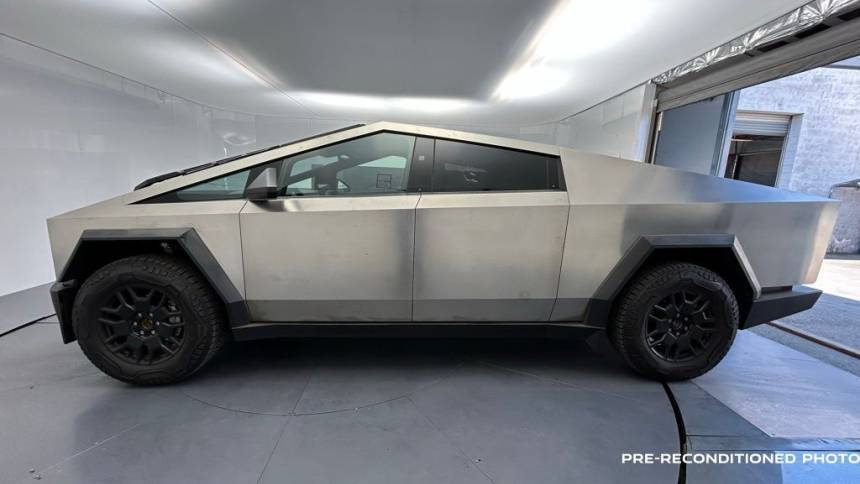 2024 Tesla Cybertruck - Images - 4