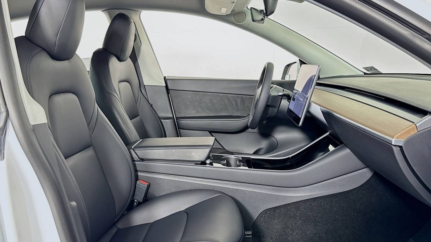 2021 Tesla Model Y 5YJYGDEE3MF097700