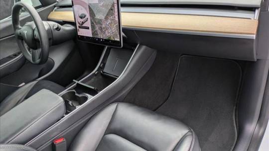 2020 Tesla Model Y 5YJYGDEE1LF012027