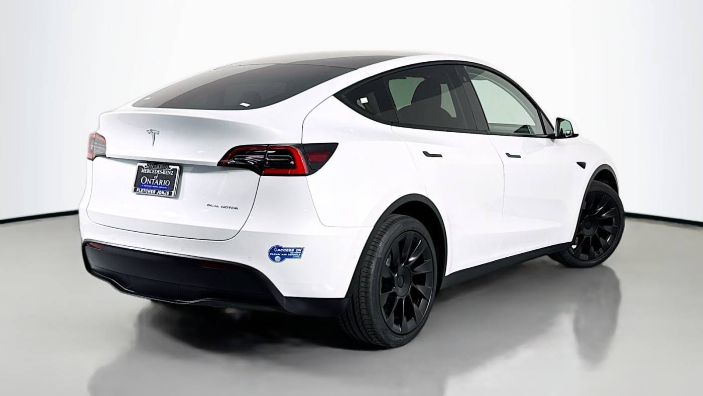 2021 Tesla Model Y 5YJYGDEE3MF097700