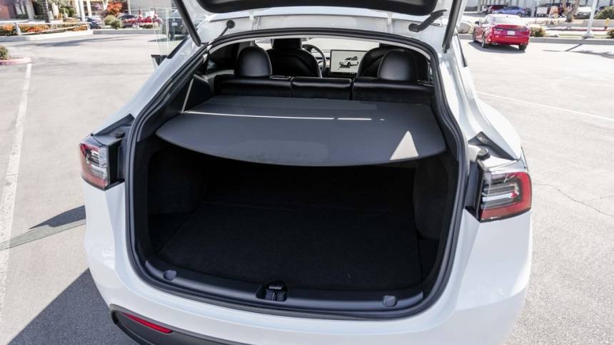 2024 Tesla Model Y 7SAYGDEE9RA263581
