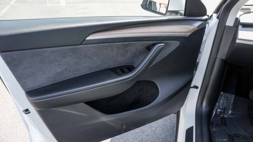 2024 Tesla Model Y 7SAYGDEE9RA263581