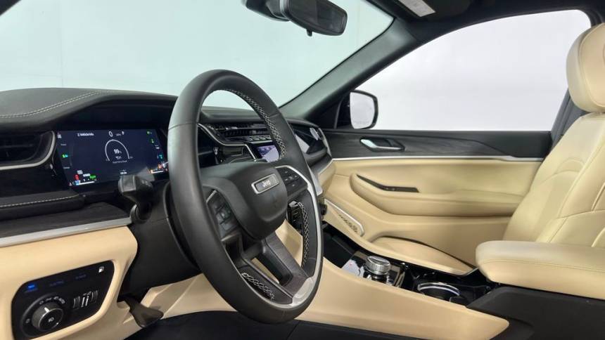 2023 Jeep Grand Cherokee 1C4RJYB67PC588637