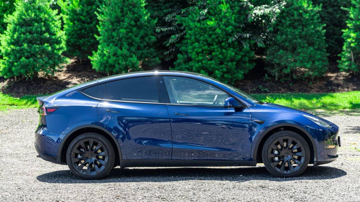 2022 Tesla Model Y 7SAYGDEE2NF321270