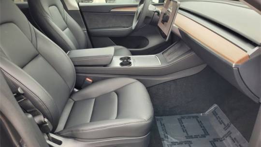 2024 Tesla Model Y 7SAYGDEDXRF118575
