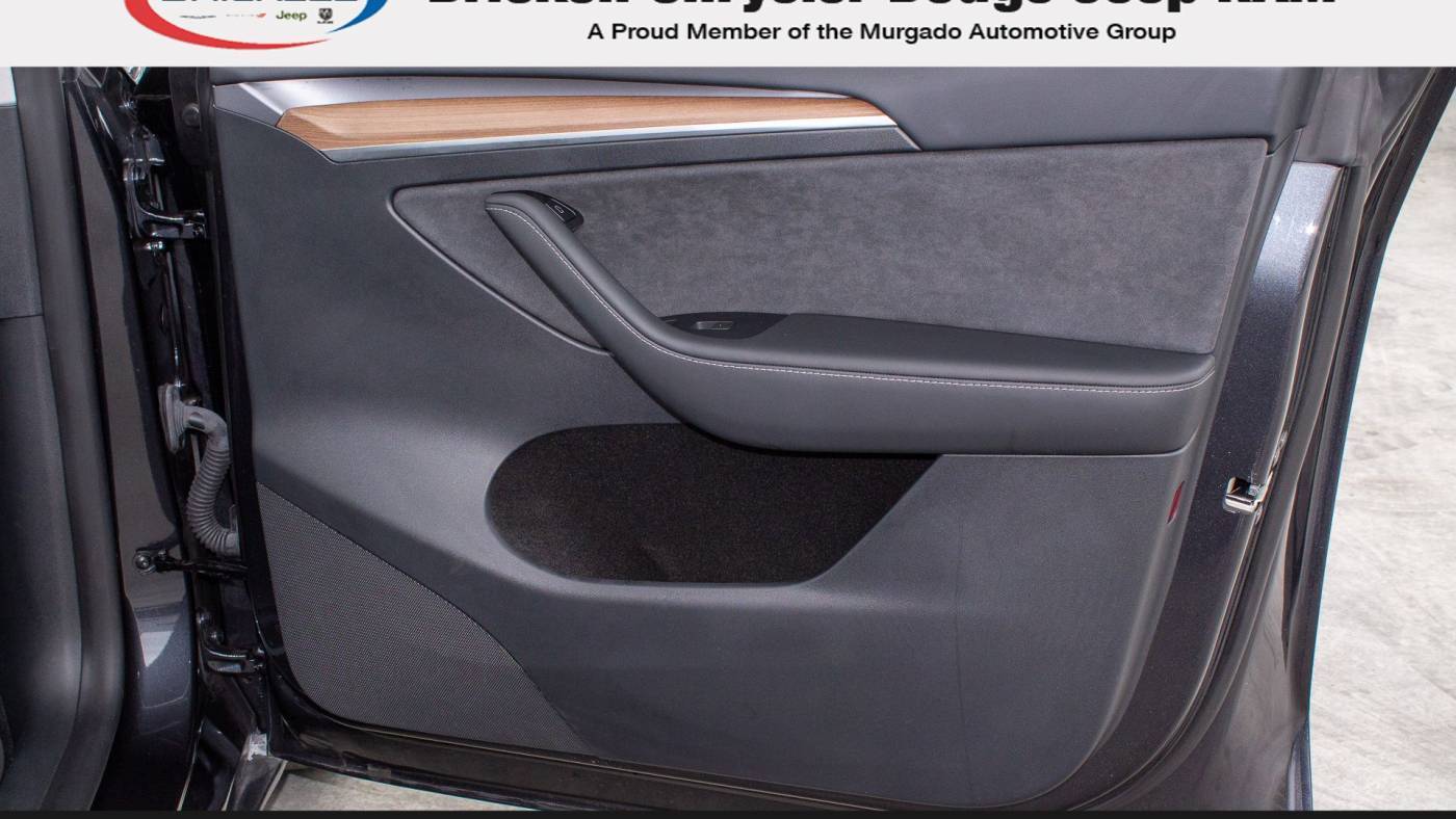 2024 Tesla Model Y 7SAYGDED7RF159942