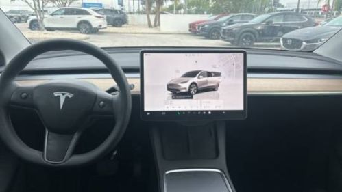2024 Tesla Model Y 7SAYGDEE2RA220409