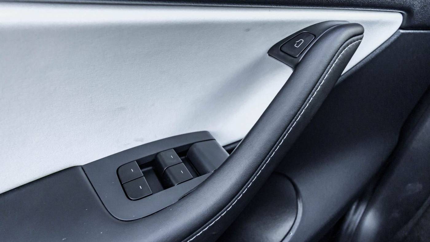 2022 Tesla Model Y 7SAYGDEF6NF374238