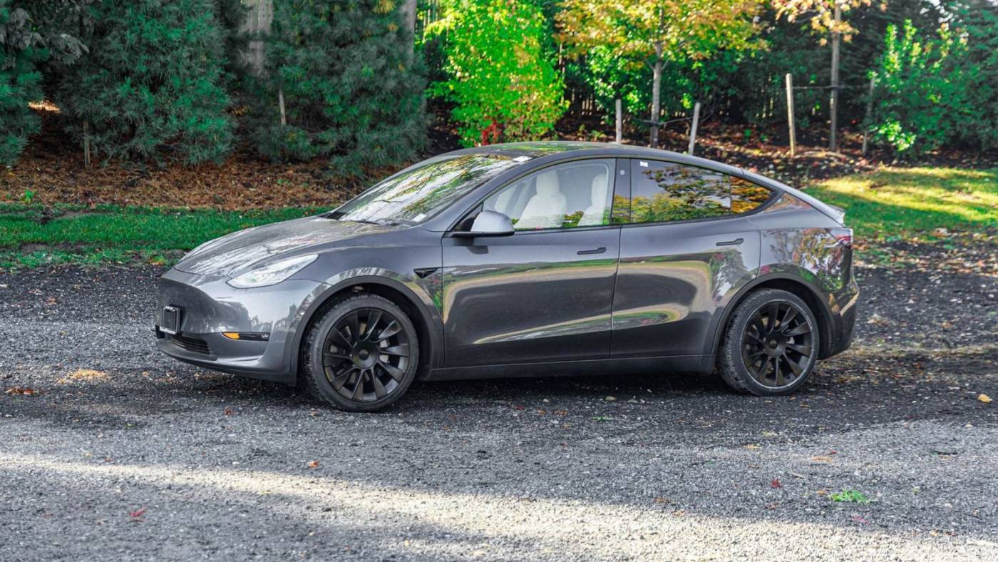 2022 Tesla Model Y 7SAYGDEF6NF374238