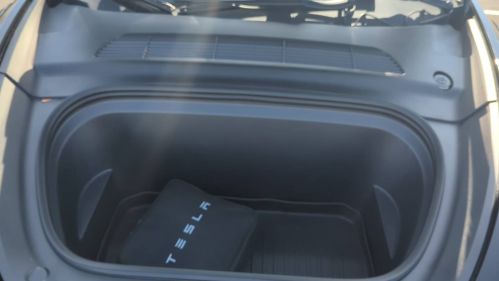 2022 Tesla Model Y 7SAYGDEF0NF487876