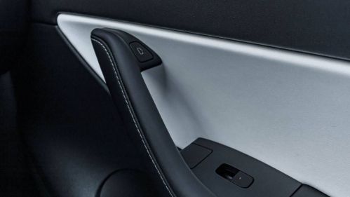 2022 Tesla Model Y 7SAYGDEF6NF374238