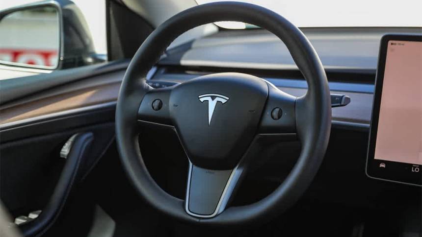 2023 Tesla Model Y 7SAYGDEE4PF598568