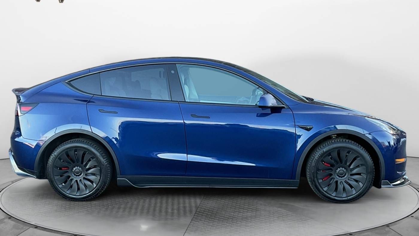 2021 Tesla Model Y 5YJYGDEE5MF201703