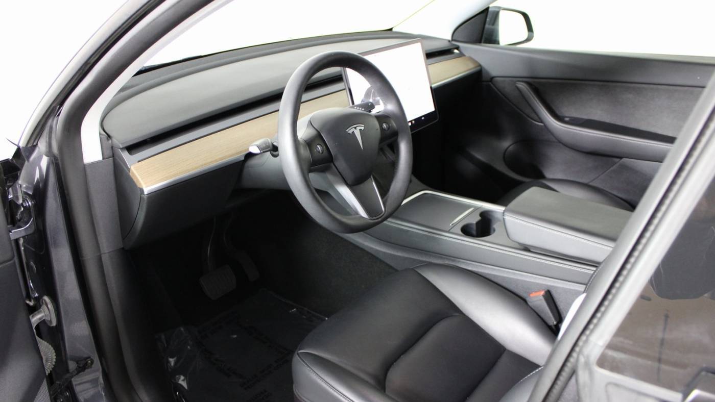 2021 Tesla Model Y 5YJYGDEE3MF195948