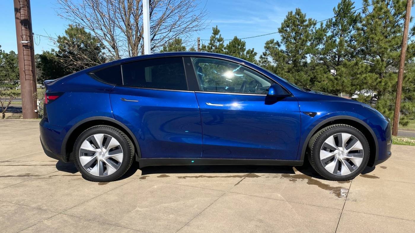 2020 Tesla Model Y 5YJYGDEE7LF045274