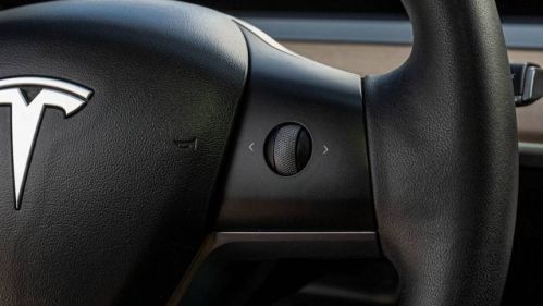 2021 Tesla Model Y 5YJYGDEE5MF129627