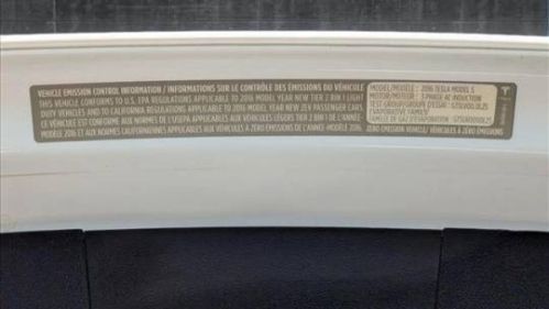 2016 Tesla Model S 5YJSA1E25GF136268