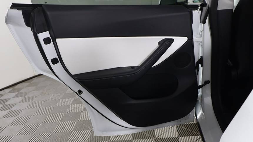 2022 Tesla Model Y 7SAYGDEE0NF393245