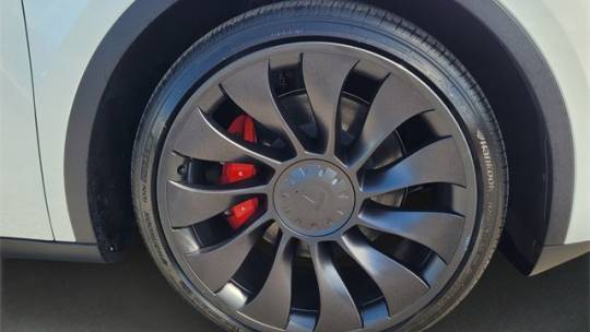 2025 Tesla Model Y 7SAYGDEF3SA351556