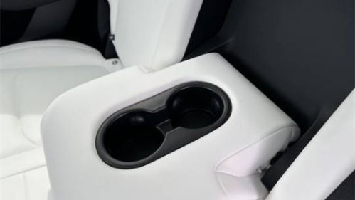 2025 Tesla Model Y 7SAYGDEE9SF239080