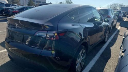 2024 Tesla Model Y 7SAYGDEE6RF995895