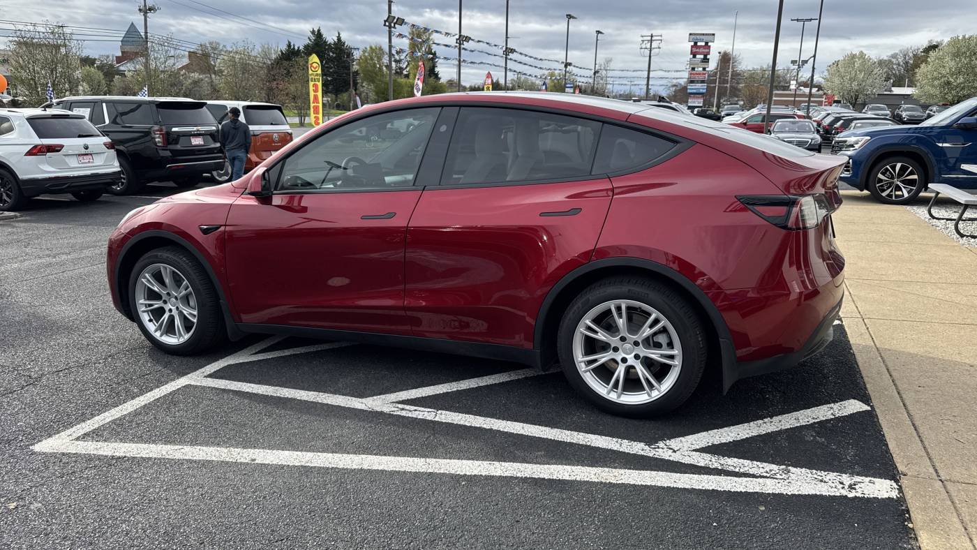 2024 Tesla Model Y 7SAYGDEE8RA229437