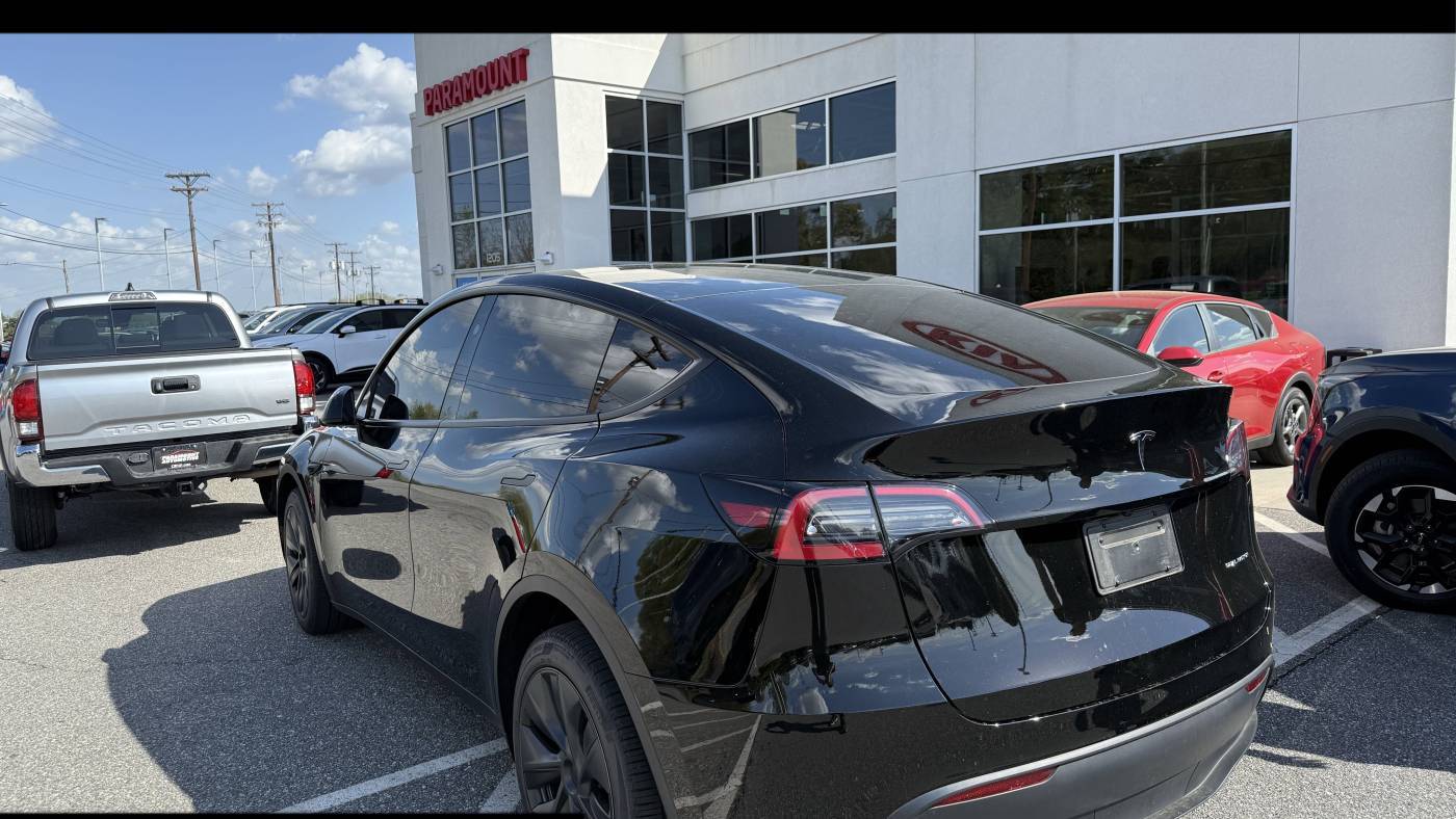 2025 Tesla Model Y 7SAYGDEE5SA348200