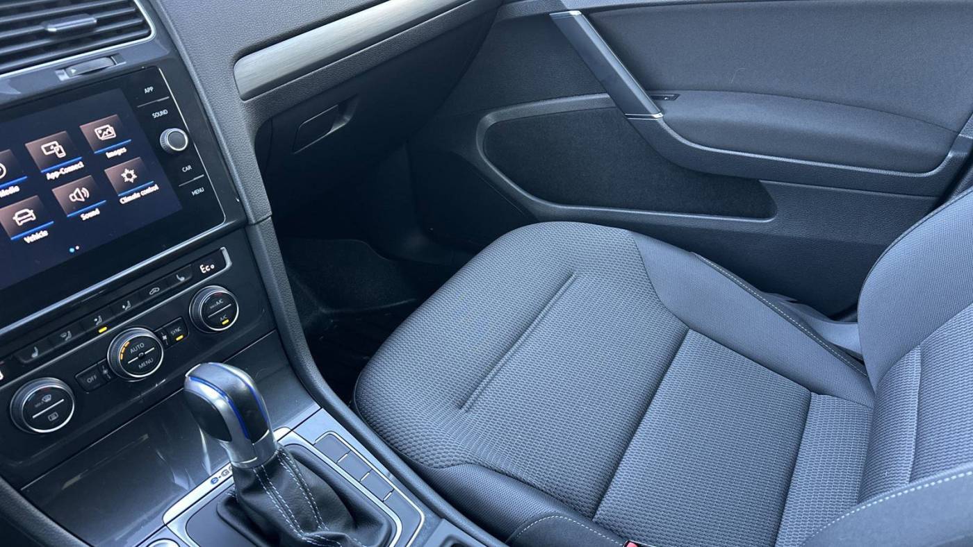2019 Volkswagen e-Golf WVWKR7AUXKW917990