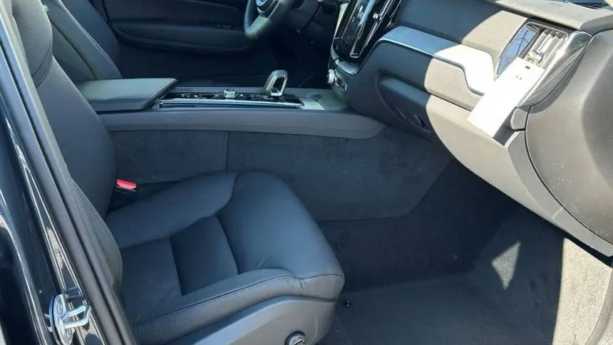 2025 Volvo XC60 YV4H60RC0S1138677